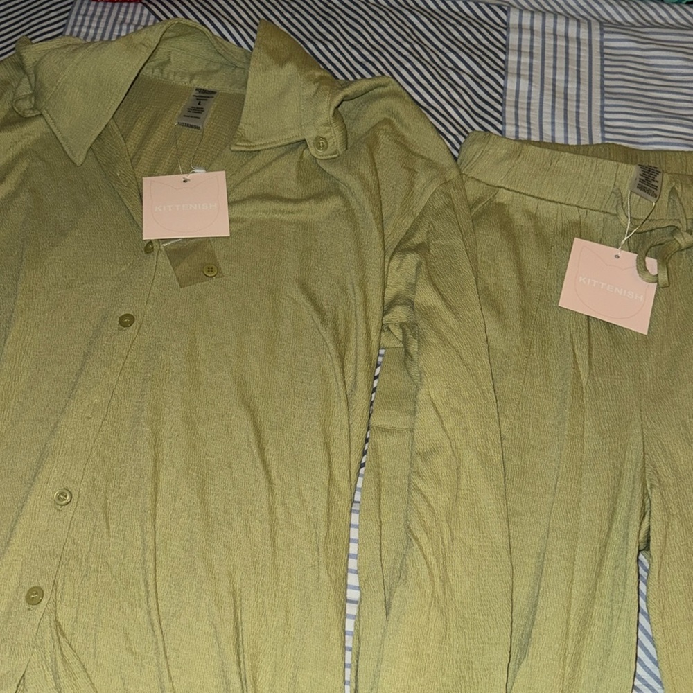 Kittenish Green Comfy Lounge Set